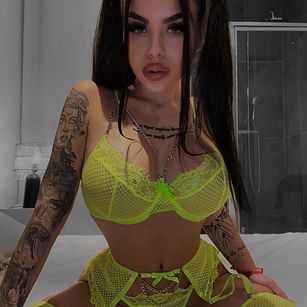 Model - NaomyBlackBarbie Mistress