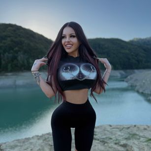 Model - NaomyBlackBarbie Mistress