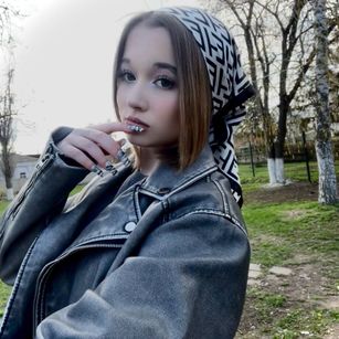 Model - NayaValen dildo