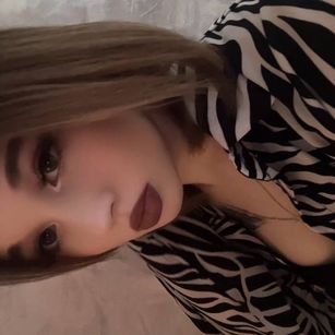 Model - NayaValen pussy