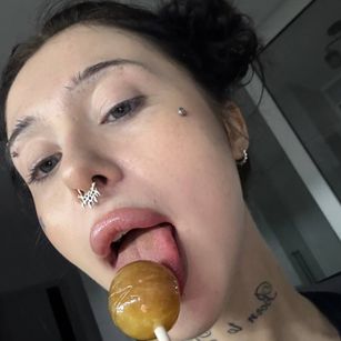 Model - Valeria dildo