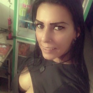 Model - La gatabk showoil