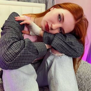 Model - Carolina  shy