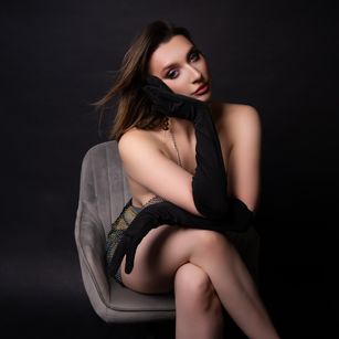 Model - MollyScotty deepthroat