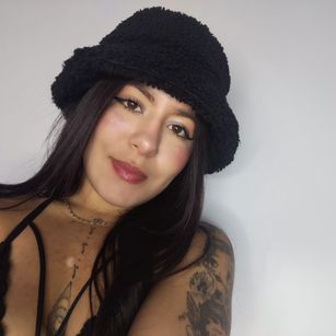 Model - JoyHills feet