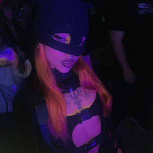 Model - Carmilla anal