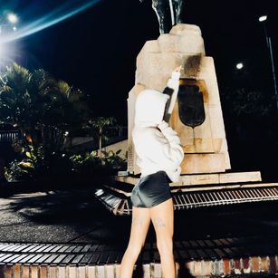 Model - Carmilla anal