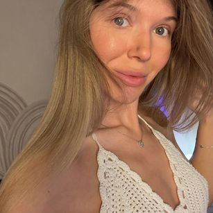 Model - Vivian Evans heels