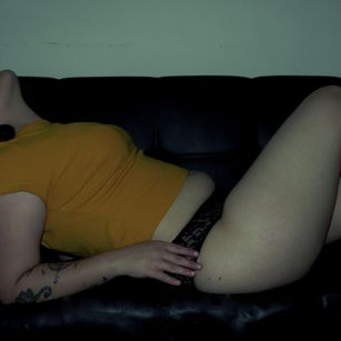 Model - Dani lesbian