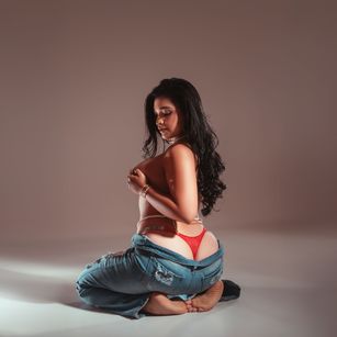 Model - AdeleGrayy heels