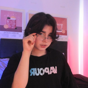 Model - Emma Stones Cum