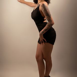 Model - EmmaSinclair dildo