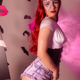 Model - Julia Coleman cei