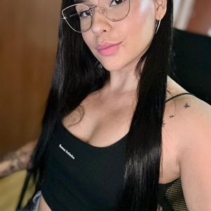 Model - Martina Evans deepthroat