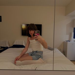 Model - Sashulya kissing