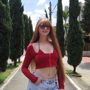 Model - Laila braces