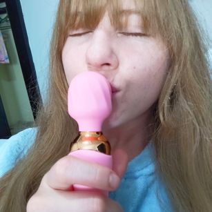 Model - Laila latinablondie