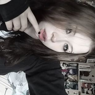 Model - AlineBlay feet