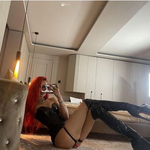 Model - MissMonique latex