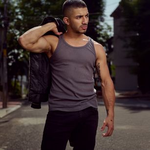 Model - hadez BIGASS