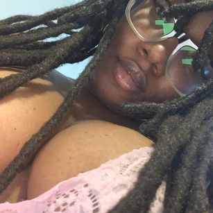 Model - LewdCookieXO sexy