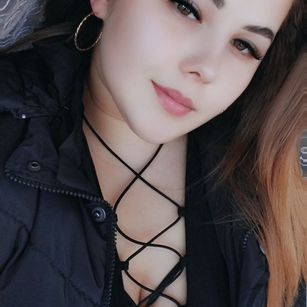 Model - Scarlet heels