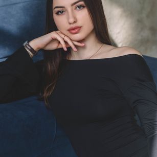 Model - ChristinaMilk nylon