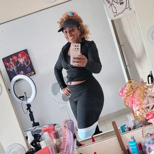 Model - Chelseycastellanos21 feet