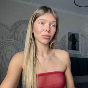 Model - Vivian Evans striptease