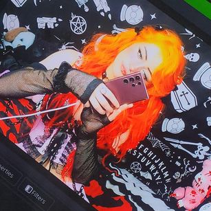 Model - Nymphadoria redhead