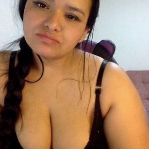 Model - crol moon saliva