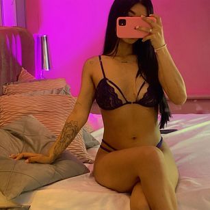 Model - VioletGrace petite