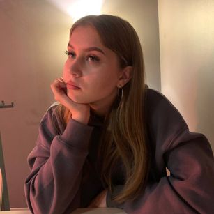 Model - Lily natural