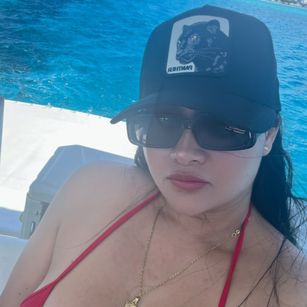 Model - Lucy Spencer joi