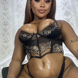 Model - Tianah Glow Dominatrix