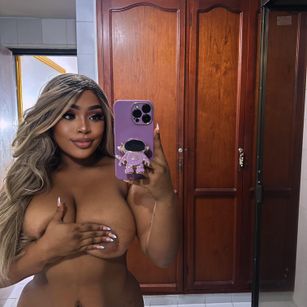 Model - Tianah Glow Dominatrix