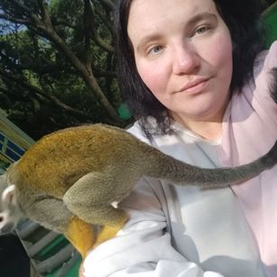 Model - Alexandra_Ray hairy