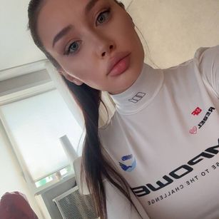 Model - OnlyEva boobs