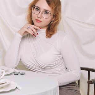 Model - TeresaArms dance