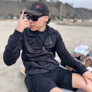 Model - Poysonsam Hot