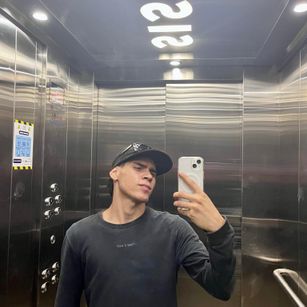 Model - Poysonsam happy