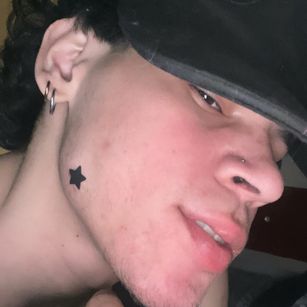 Model - Poysonsam hotbody