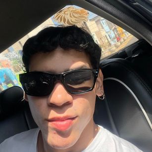 Model - Poysonsam hotbody