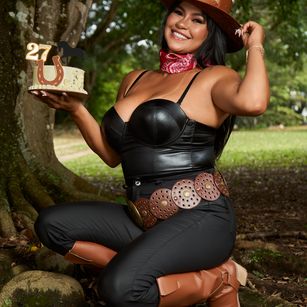 Model - MargaretSaunders dildo