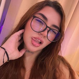 Model - Renata Ponce Squirt