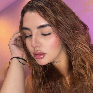 Model - Renata Ponce Slave