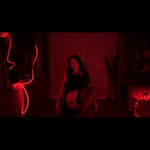 Model - RoxxieJet feet