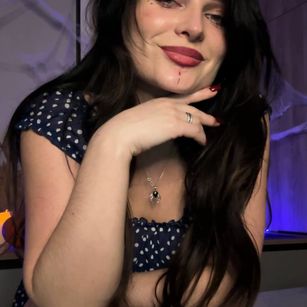 Model - RoxxieJet play