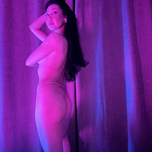 Model - Morana Rae cum