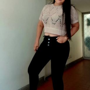 Model - evaroose single